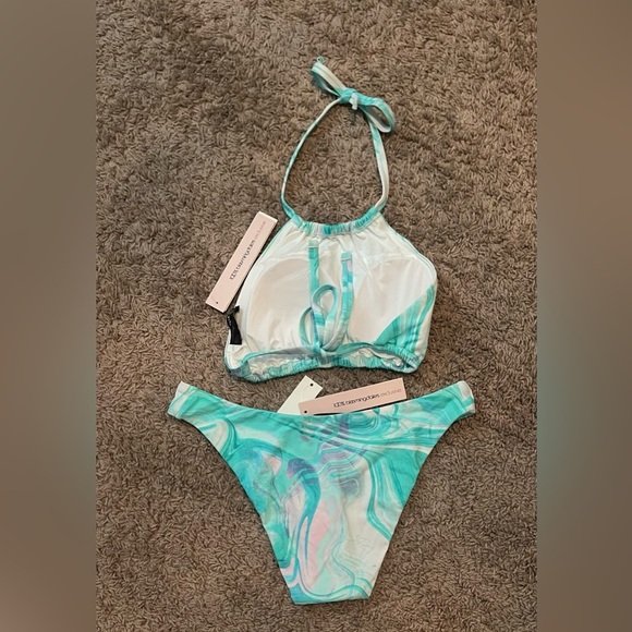 Aqua 
Women’s 2piece bathing suit 
Size Small - Picture 2 of 4
